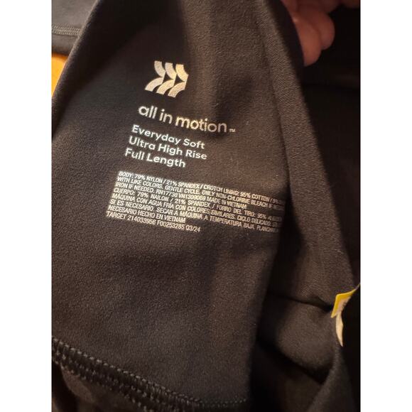 All In Motion Ultra High Rise Flare Leggings Black NWOT - Picture 5 of 5